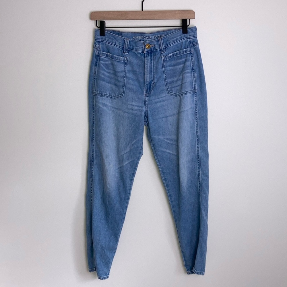American Eagle Mom Jeans Denim Oversized Pockets Women’s Size 4 Light Wash Blue